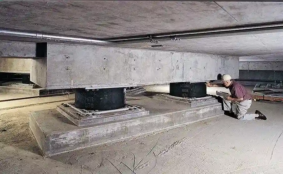 Diseño de Aislación Sísmica de Base en Chillán